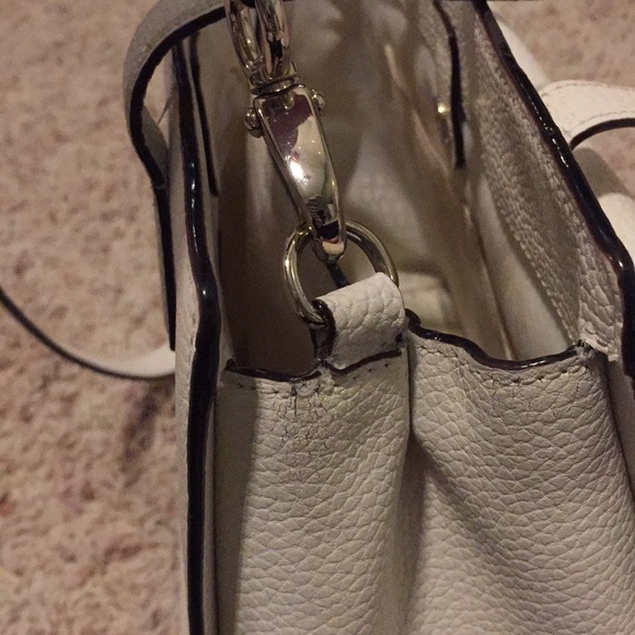 Kate Spade Bow satchel - Picture 3 of 7